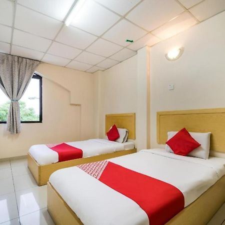 Oyo 301 River Inn Hotel Бътъруърт Екстериор снимка
