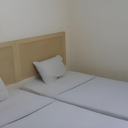 Oyo 301 River Inn Hotel Бътъруърт Екстериор снимка