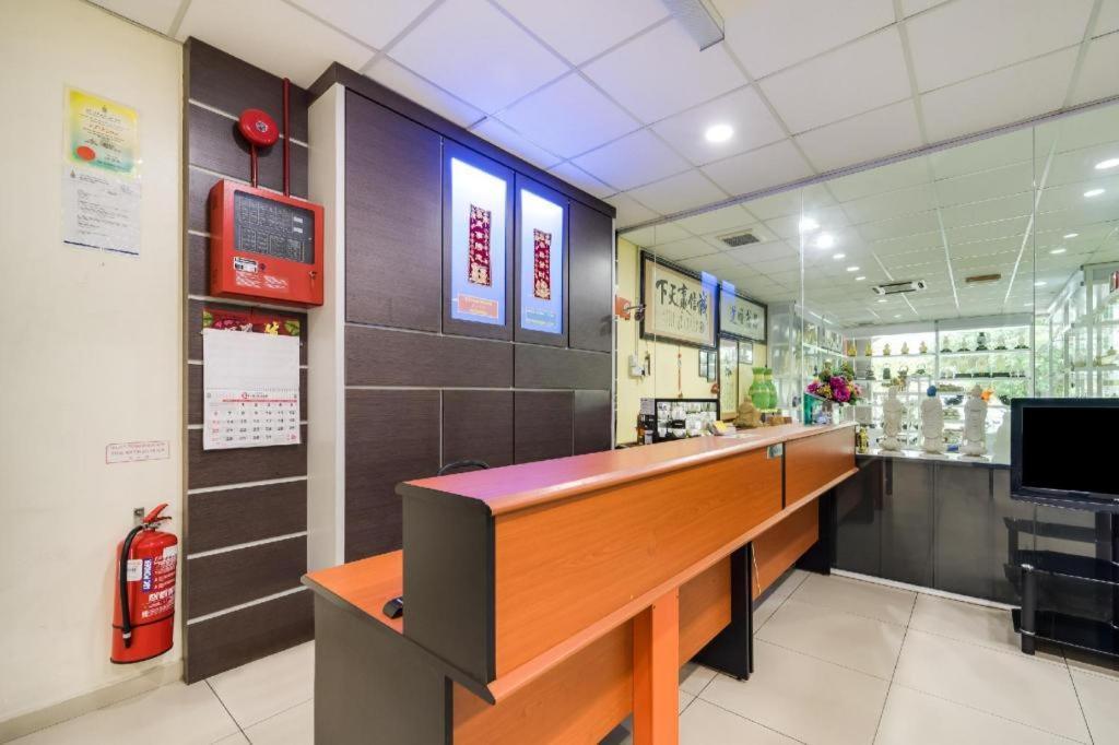 Oyo 301 River Inn Hotel Бътъруърт Екстериор снимка