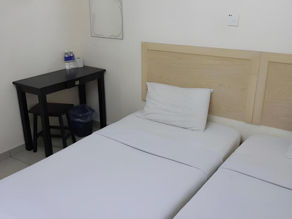 Oyo 301 River Inn Hotel Бътъруърт Екстериор снимка