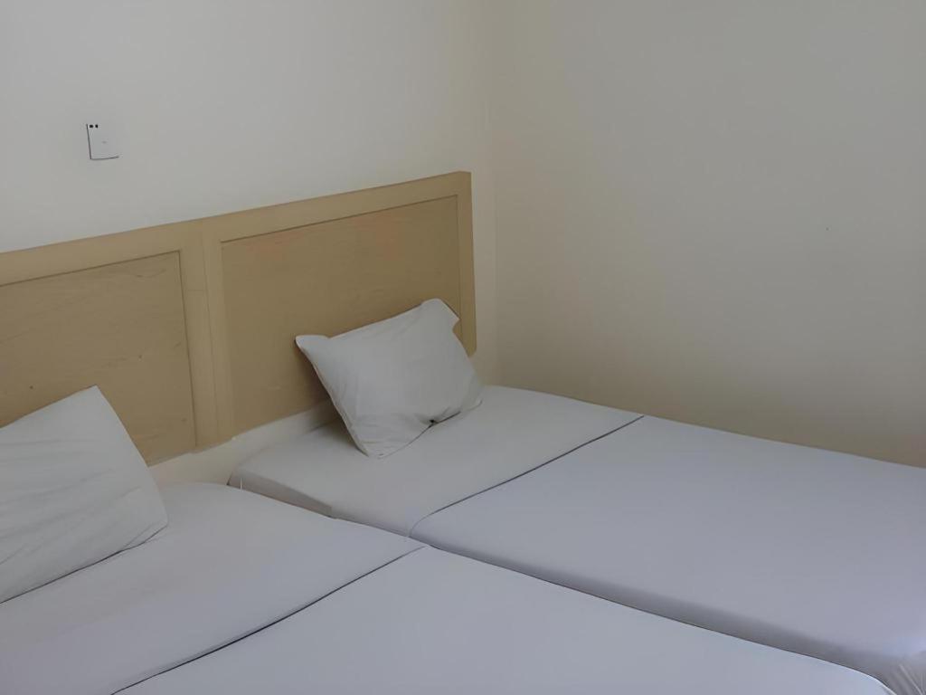 Oyo 301 River Inn Hotel Бътъруърт Екстериор снимка