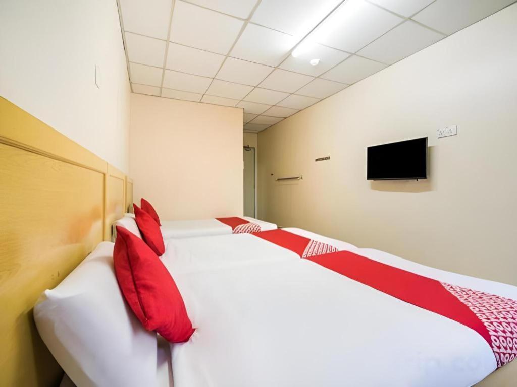 Oyo 301 River Inn Hotel Бътъруърт Екстериор снимка