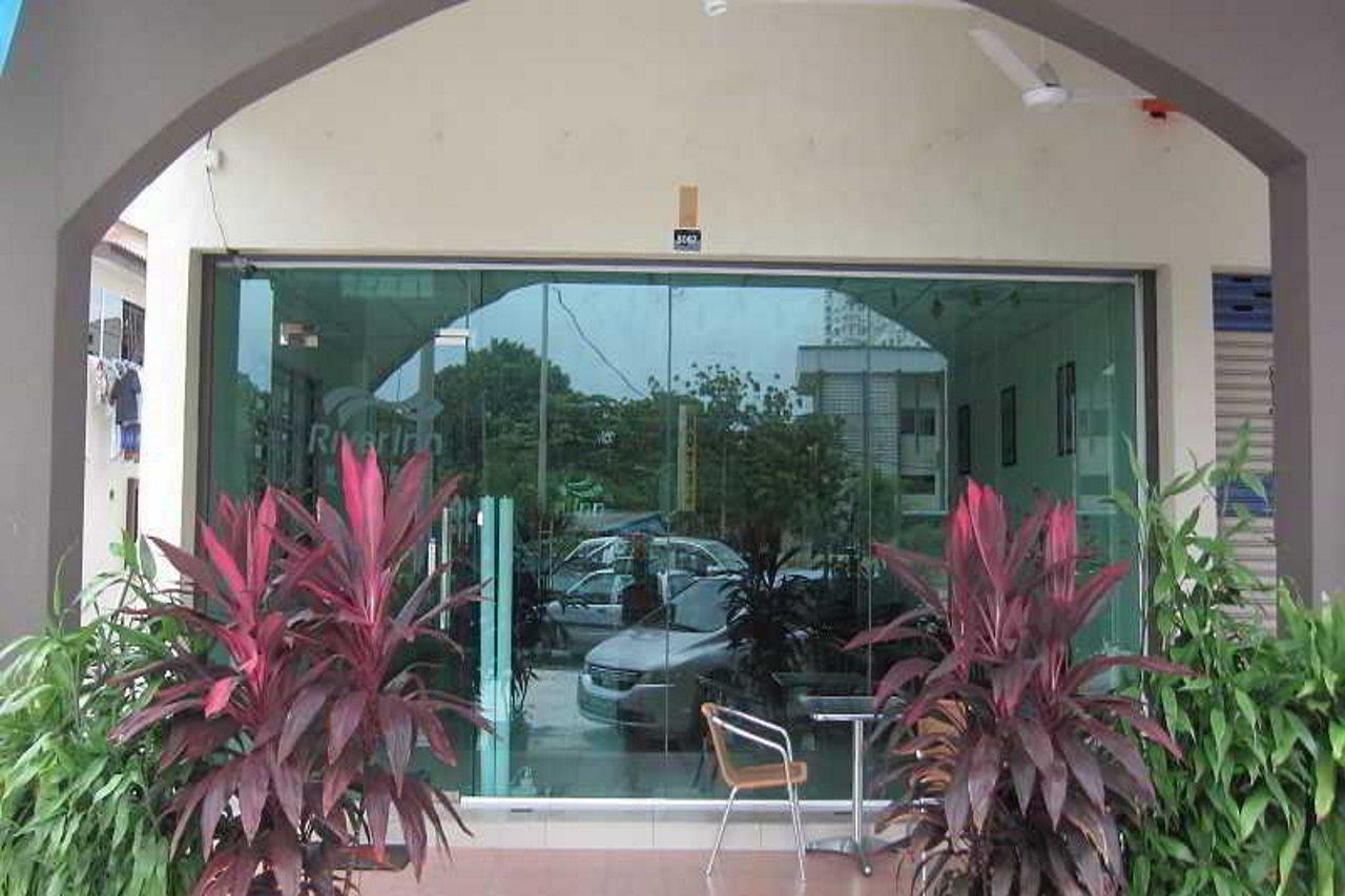 Oyo 301 River Inn Hotel Бътъруърт Екстериор снимка