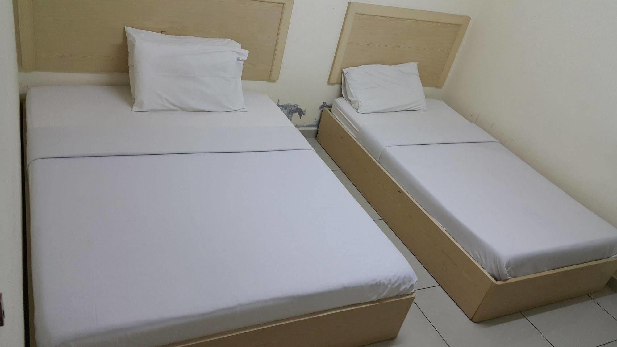 Oyo 301 River Inn Hotel Бътъруърт Екстериор снимка