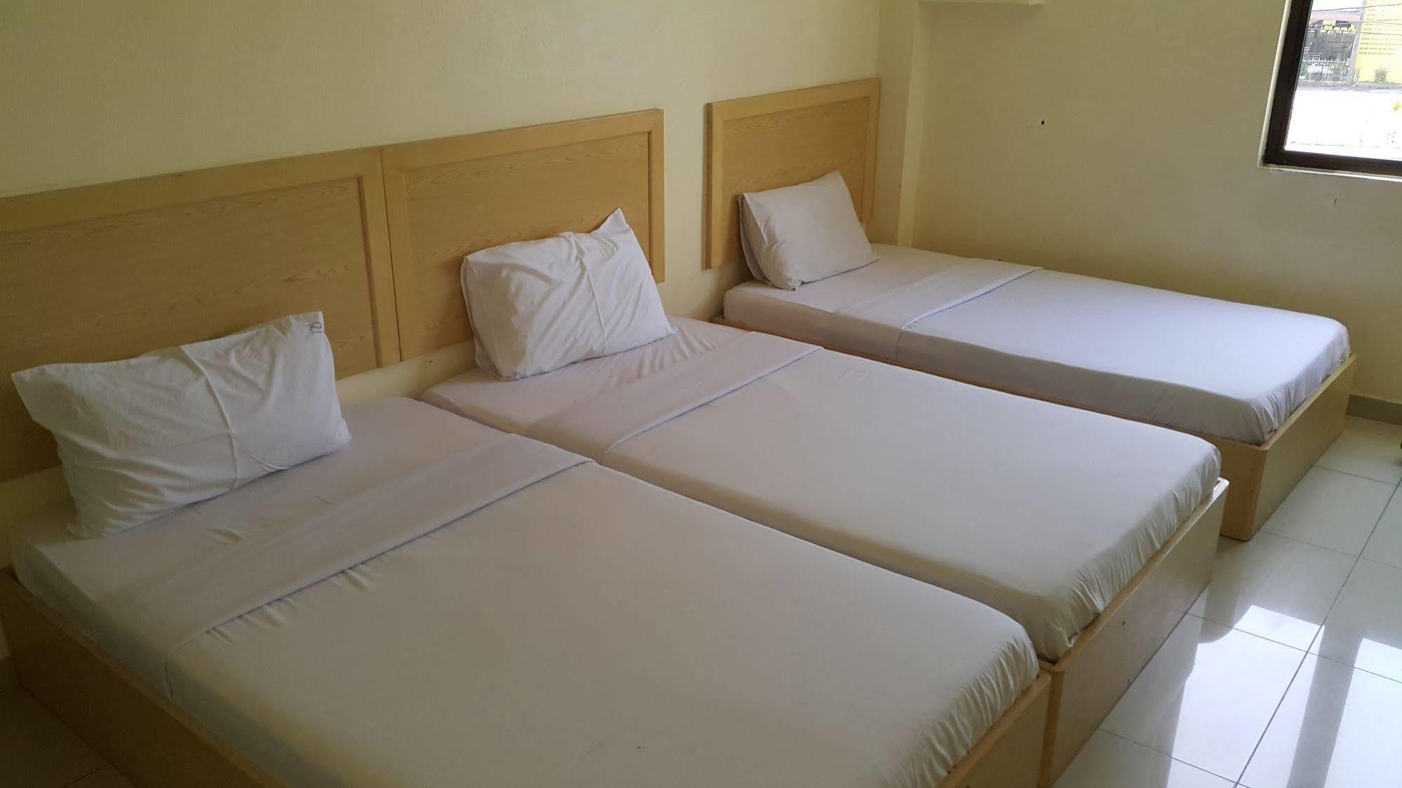 Oyo 301 River Inn Hotel Бътъруърт Екстериор снимка