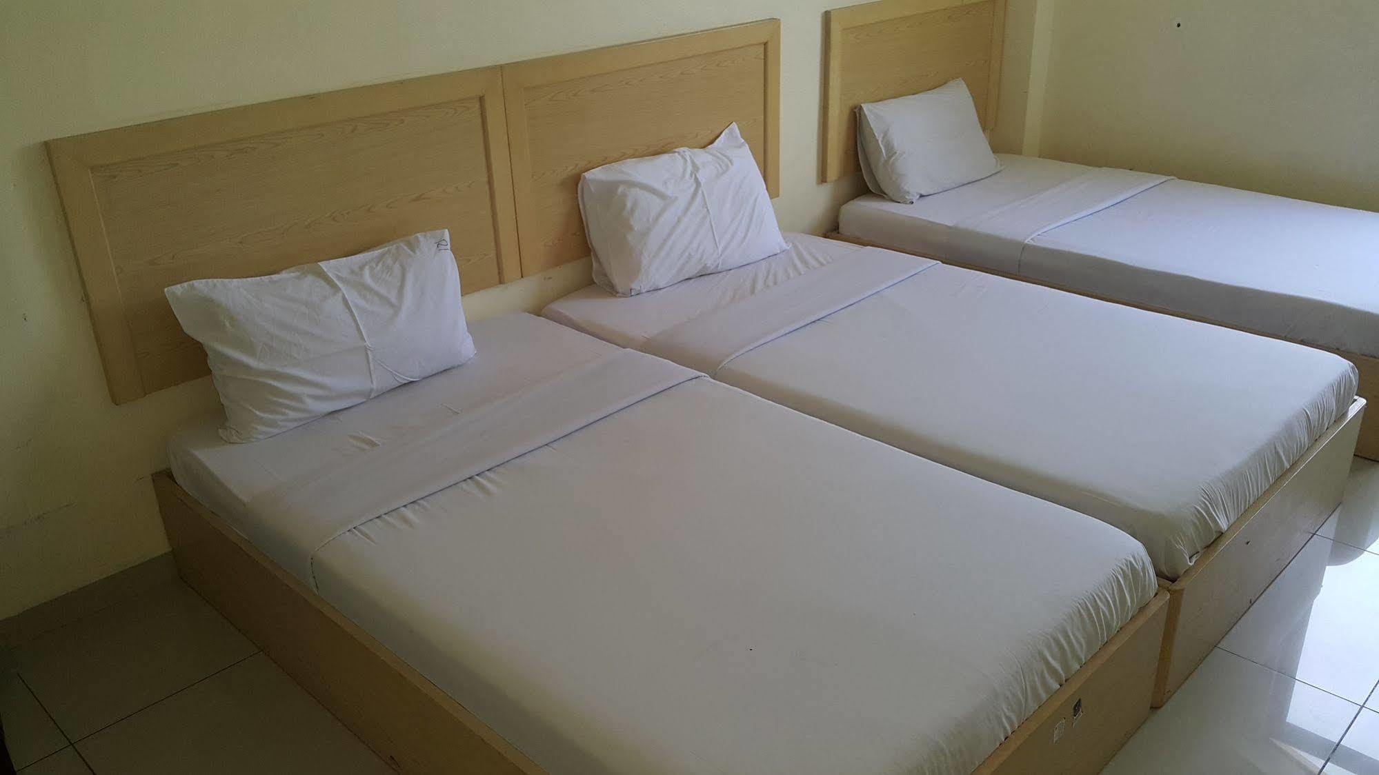 Oyo 301 River Inn Hotel Бътъруърт Екстериор снимка