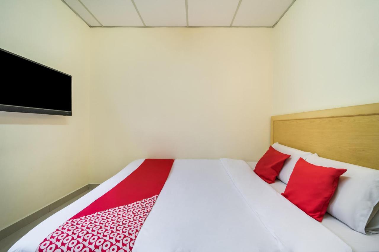 Oyo 301 River Inn Hotel Бътъруърт Екстериор снимка