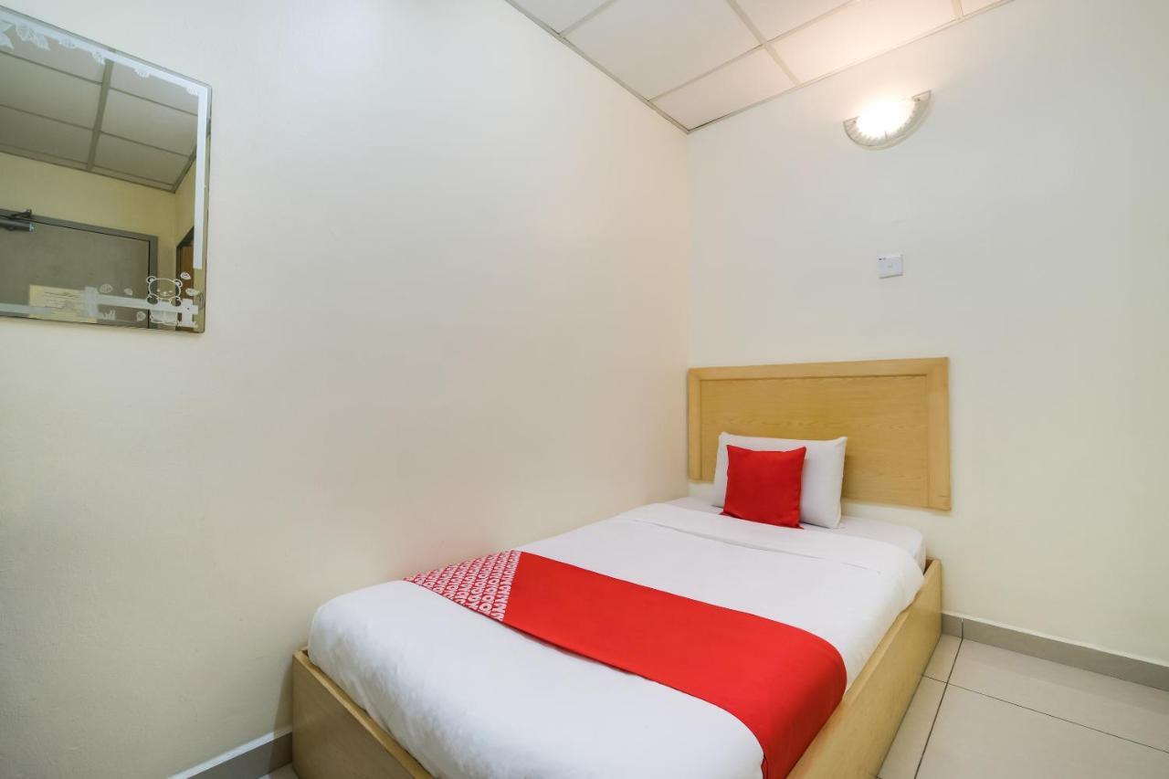 Oyo 301 River Inn Hotel Бътъруърт Екстериор снимка