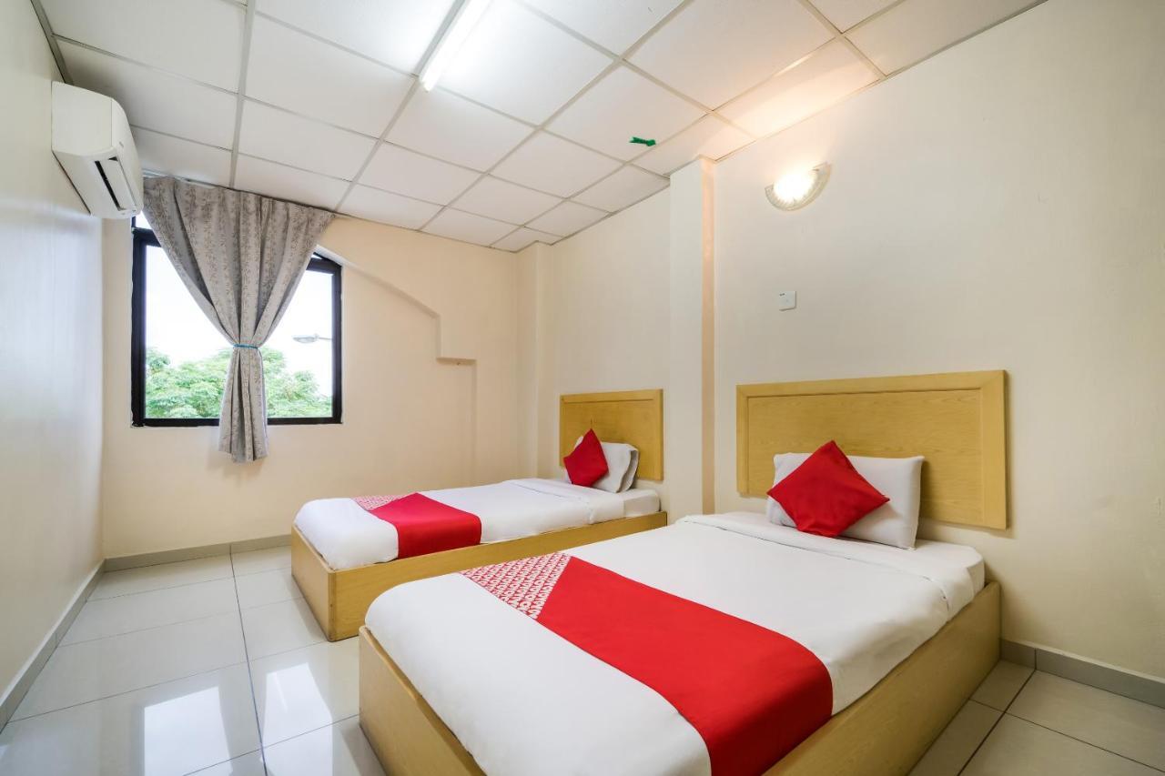 Oyo 301 River Inn Hotel Бътъруърт Екстериор снимка