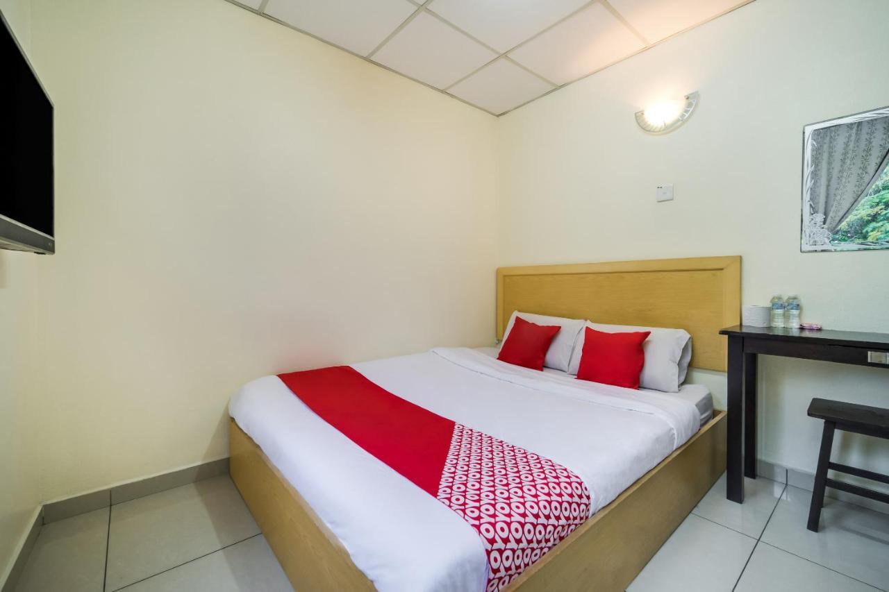 Oyo 301 River Inn Hotel Бътъруърт Екстериор снимка
