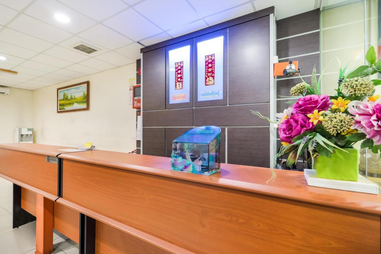 Oyo 301 River Inn Hotel Бътъруърт Екстериор снимка